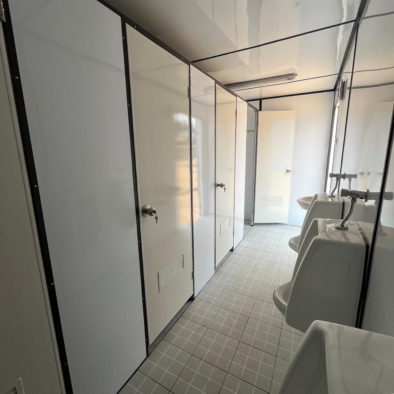 Toilet container portable sanitation — PT Kiranalea — foto 5
